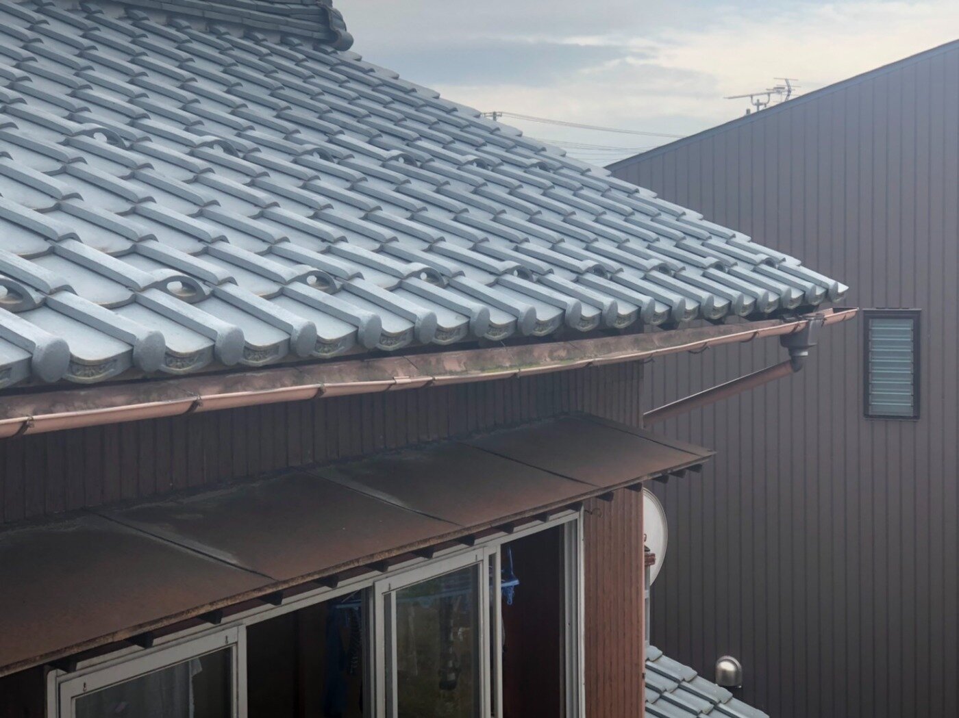 新潟の雨樋 雨どい 雨漏り 屋根 外壁の補修 修理 交換は 便利ブログ 便利屋新潟サポート 不用品回収 片付け ハウスクリーニング 遺品整理 各種代行